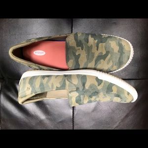 Dr. Scholls flat slip on camo